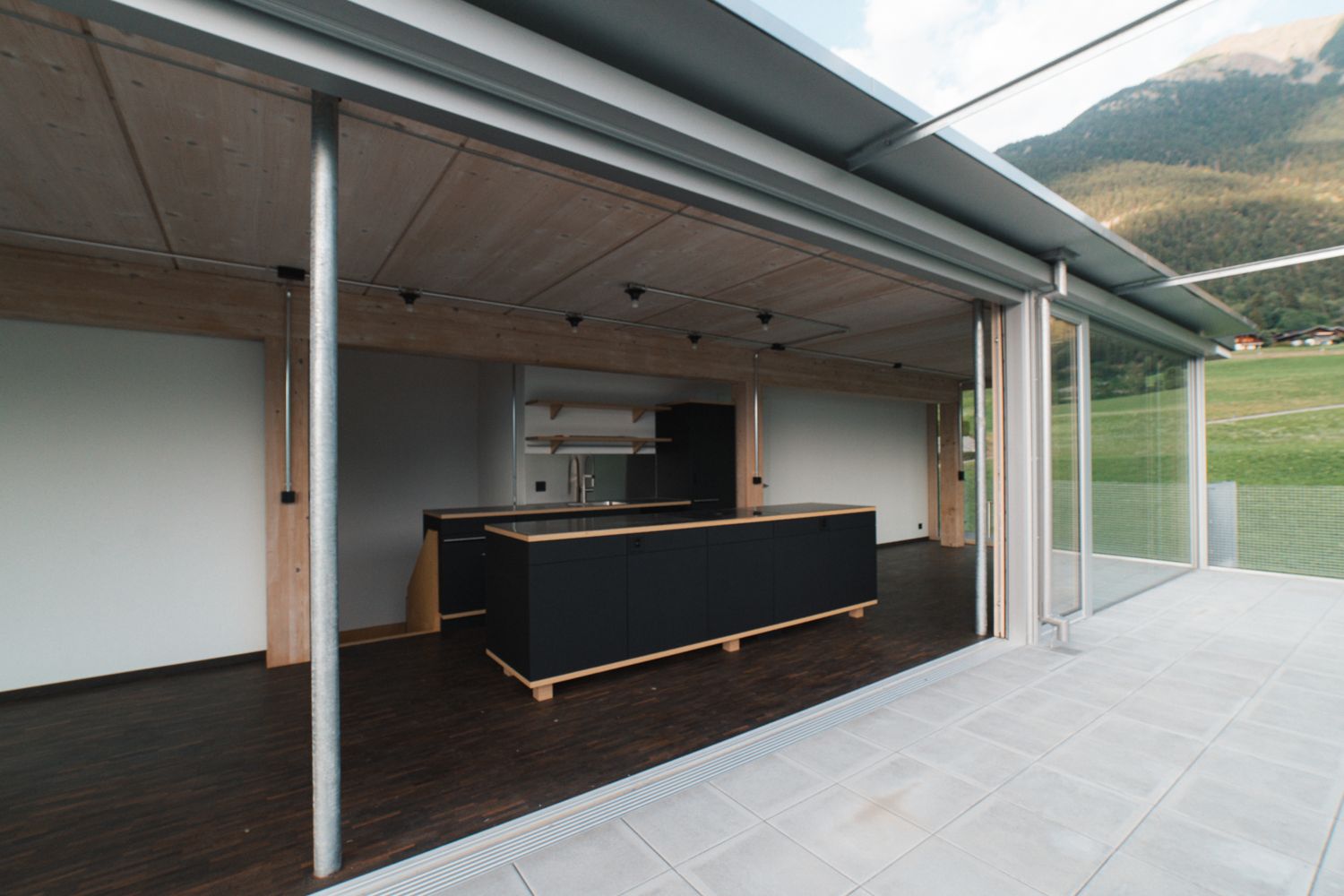 Küche öffnet zur Dachterrasse