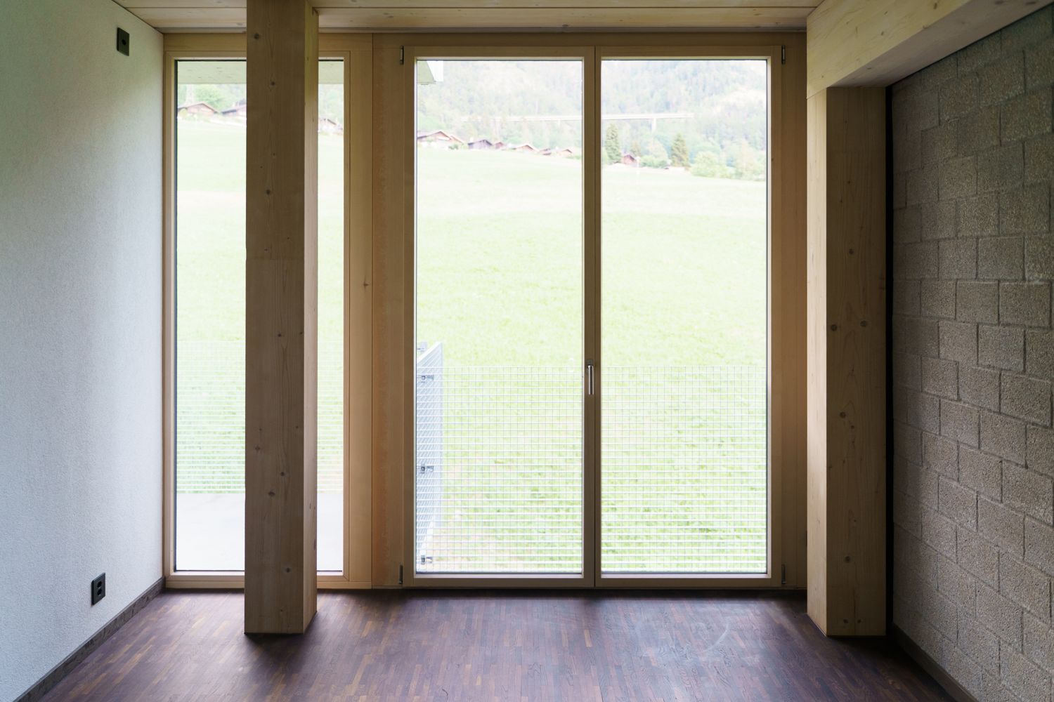 Zimmer mit Fenstertür